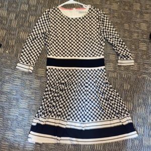 Elegant formal knee length dress. Sleeves go a little past the elbow- very comfy